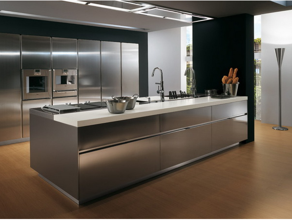Tủ bếp bằng vật liệu thép không gỉ sẽ khiến không gian nhà bếp sáng bóng, hiện đại.