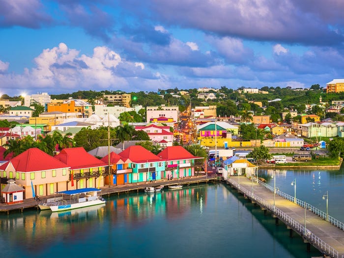 Quốc gia Caribbean Antigua và Barbuda bao gồm hai hòn đảo lớn. Ảnh: Shutterstock.