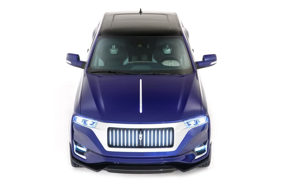 Siêu xe Aznom Palladium - Sedan gầm cao đầu tiên ra mắt với ngoại hình 'siêu dị'
