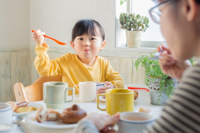 9 mẹo rèn thói quen ăn uống lành mạnh cho bé