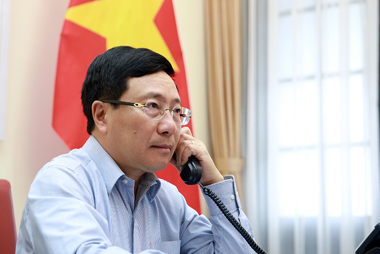 Bộ trưởng Ngoại giao Phạm Bình Minh đã có cuộc điện đàm với Bộ trưởng Ngoại giao Nhật Bản Motegi Toshimitsu để trao đổi về hợp tác phòng chống dịch bệnh COVID-19. Ảnh: VGP