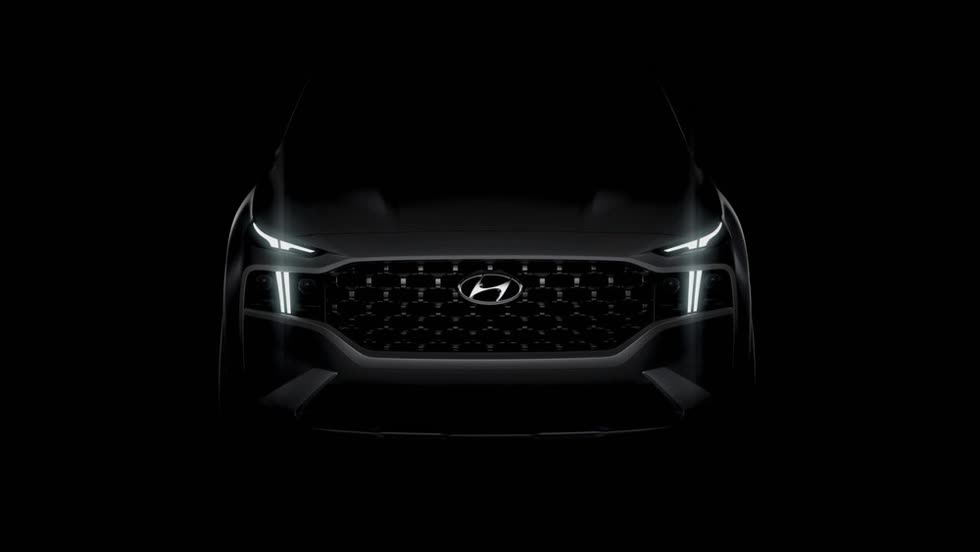 Hình ảnh hé lộ thiết kế đầu xe của Hyundai Santa Fe 2021 bản tiêu chuẩn.