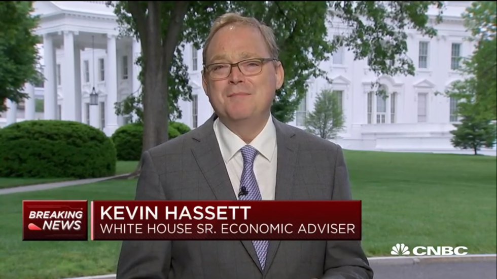   Cố vấn kinh tế hàng đầu của Tổng thống Mỹ Donald Trump, ông Kevin Hassett cho rằng, việc đóng cửa nền kinh tế nước này do đại dịch COVID-19 là một cú sốc lịch sử. Ảnh chụp màn hình.  