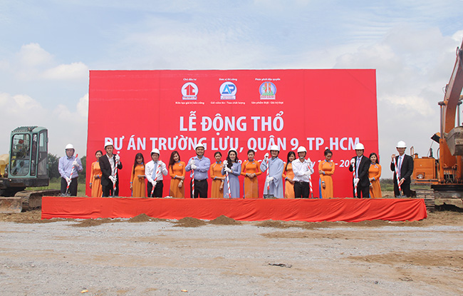 Công ty Kim Oanh tổ chức lễ động thổ và bán đất nền dự án Khu dân cư Trường Lưu vào năm 2017.