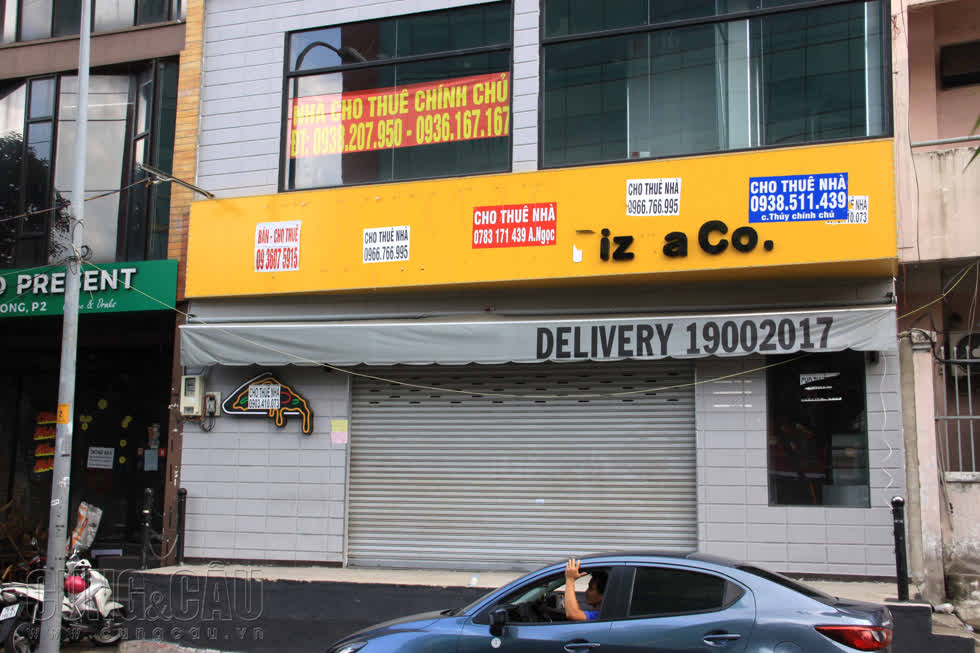 Theo người dân sống ở phố Phan Xích Long, số cửa hàng quay lại hoạt động sau dịch chỉ bằng khoảng 80% so với thời điểm trước Tết.