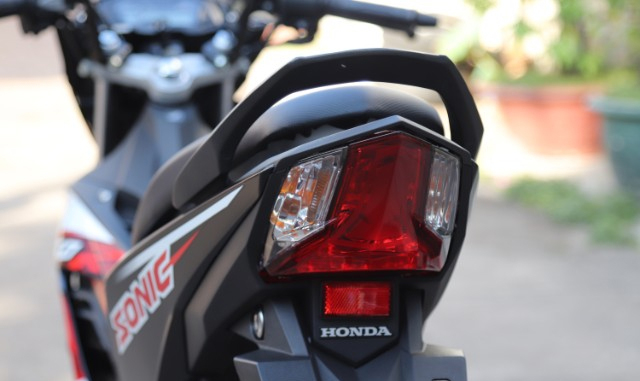 Giá xe máy Honda Sonic 150R tháng 6/2020: Từ 57 triệu đồng