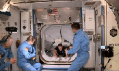 Tàu vũ trụ Crew Dragon 'cập bến' ISS