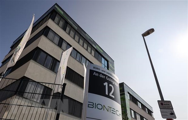 Biểu tượng hãng dược BioNTech tại trụ sở ở Mainz, miền tây nước Đức. Ảnh: AFP