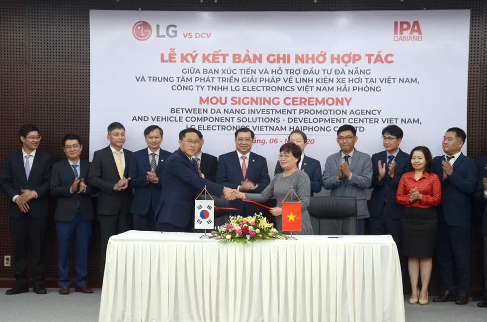 Quang cảnh lễ ký kết thành lập Trung tâm nghiên cứu và phát triển công nghệ thông tin của LG tại Đà Nẵng. Ảnh: TTXVN