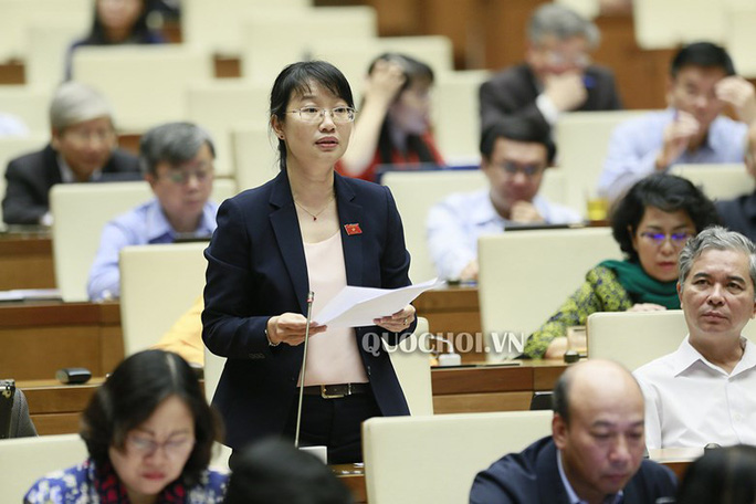 Đại biểu Trần Thị Diệu Thúy thảo luận câu hỏi của đại biểu Lê Thanh Vân. Ảnh: Quốc hội.