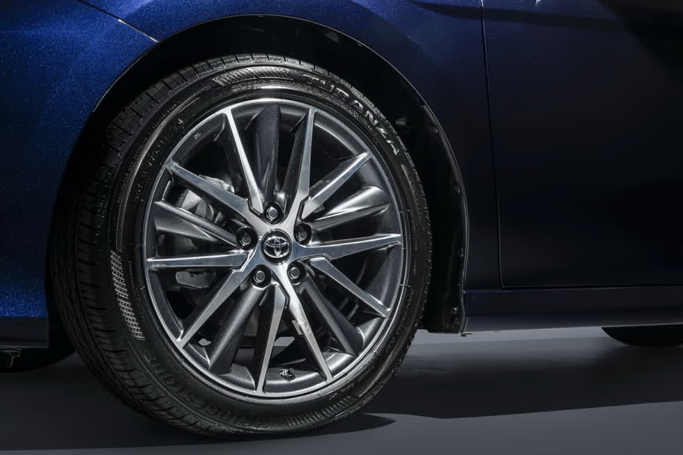 Bản nâng cấp của Toyota Camry 2021 'đội giá' lên ngang bằng với BMW 3-Series