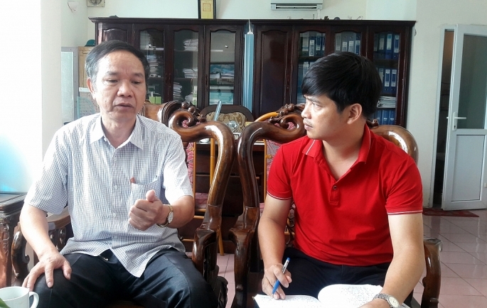 Ông Hồ Đình Tùng Phó Chủ tịch UBND thị xã Nghi Sơn (áo màu trắng) nạn nhân trong vụ tống tiền 5 tỷ đồng. Ảnh: PLXH 