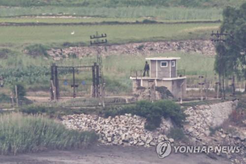   Bức ảnh này, được chụp vào ngày 19 tháng 6 năm 2020, cho thấy một đồn bảo vệ bờ biển của Triều Tiên tại huyện Gaepung, tỉnh Bắc HwangHae. Ảnh: Yonhap  