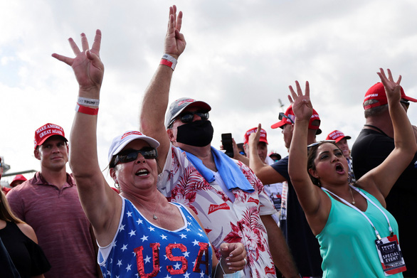 Người ủng hộ Tổng thống Donald Trump tập trung tại sân vận động Raymond James ở Tampa, Florida, Mỹ ngày 29/10. Ảnh: Reuters
