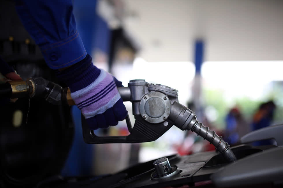 Giá dầu thô bật tăng hơn 4% nhờ loạt tin tốt