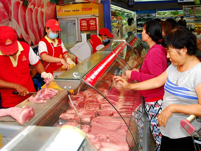 Nhiều đại lý bất ngờ khi CP tăng giá thịt heo, vì giá heo hơi và heo mảnh đang giảm dần do tác động từ thông tin heo Thái Lan nhập khẩu.