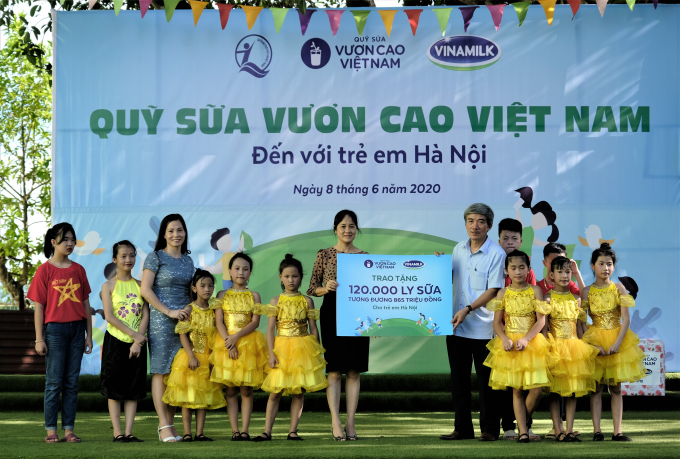 Vinamilk tặng 120.000 ly sữa cho trẻ em có hoàn cảnh khó khăn ở Hà Nội