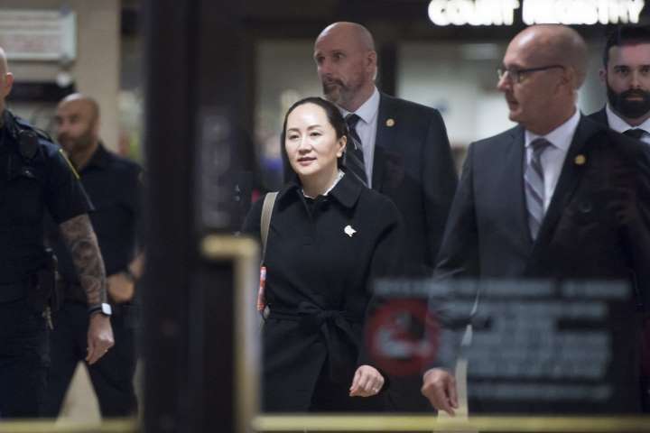 Mạnh Vạn Châu, Giám đốc tài chính của Huawei Technologies, bị bắt tại Canada theo yêu cầu của Mỹ.