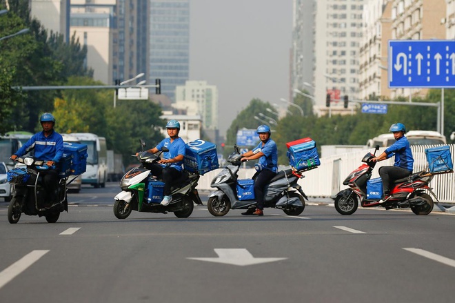 Những tài xế của Ele.me, một nền tảng giao hàng theo yêu cầu lớn thứ hai ở Trung Quốc.