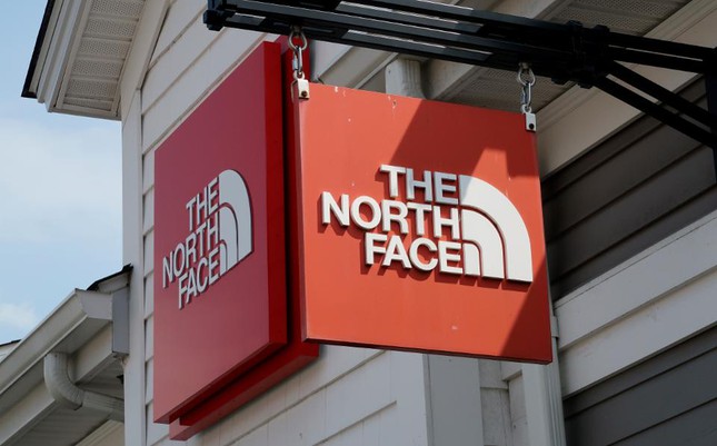 North Face cho biết hãng đã ngừng mọi hoạt động quảng cáo trả phí trên Facebook. Ảnh: Getty Images