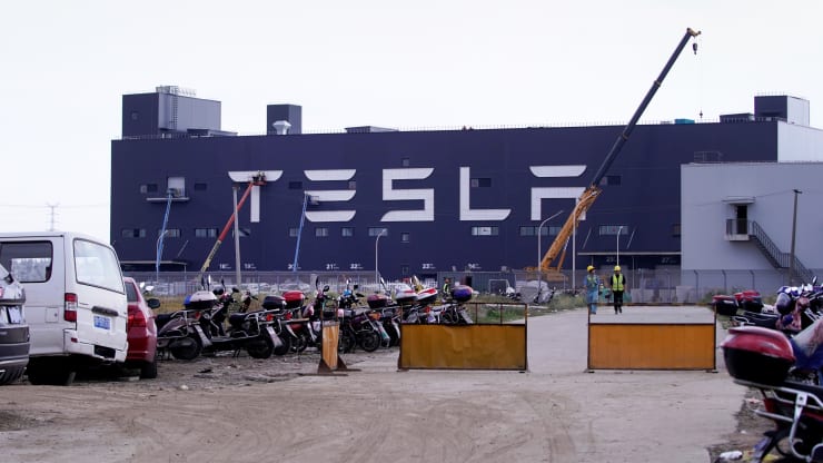 Bên ngoài của sản xuất ô tô điện Tesla tại Thượng Hải, Trung Quốc ngày 18/10/2019. Ảnh: Reuters
