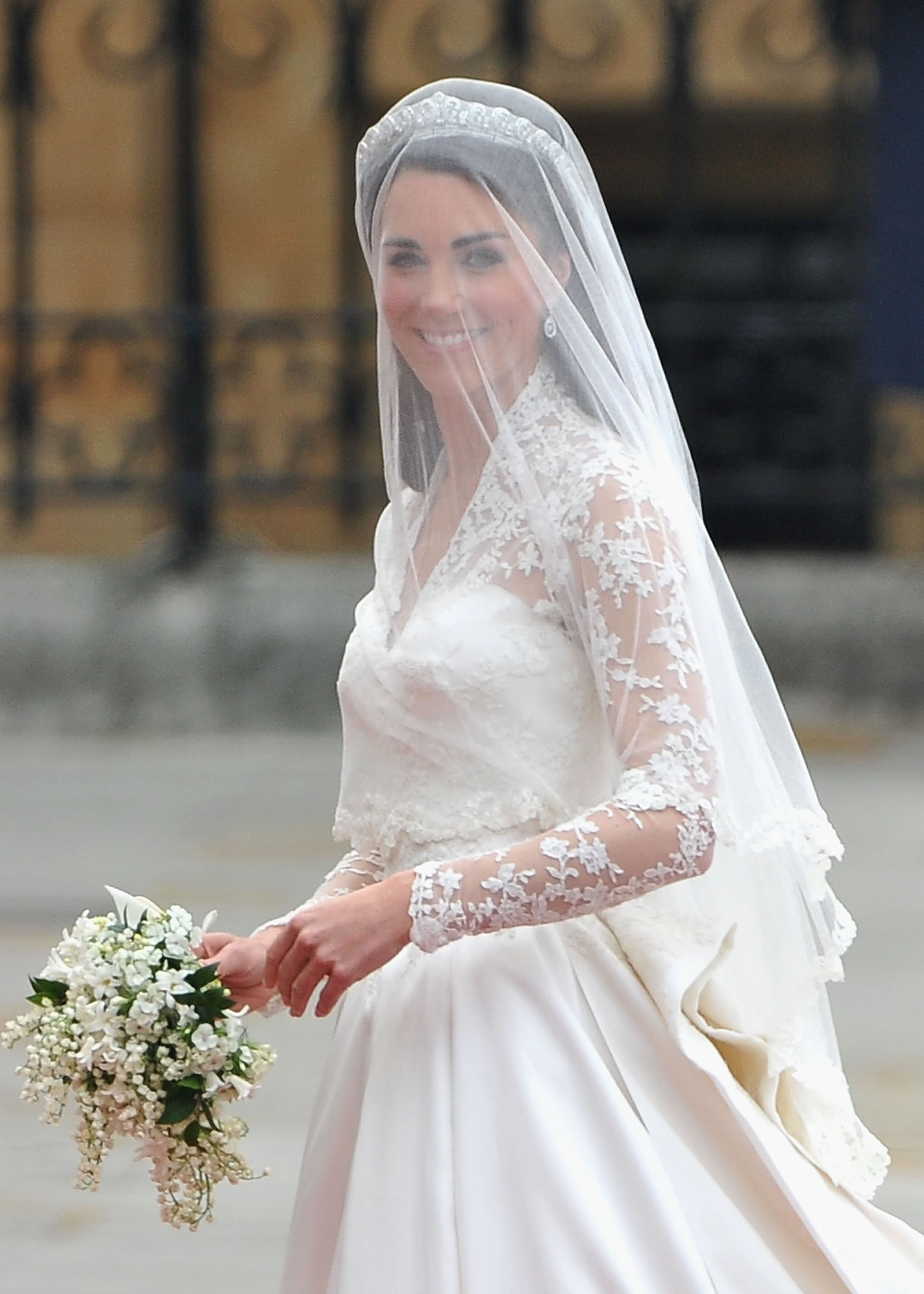 Hoa cưới của Công nương xứ Cambridge mang vẻ tự nhiên và đơn giản hơn mẹ chồng. Ảnh: Getty Images 