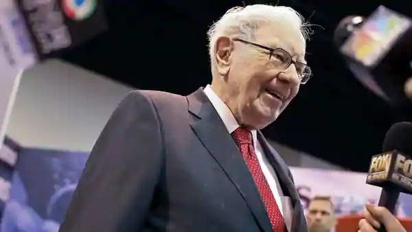 Tỷ phú Warren Buffett lại chi 2,9 tỷ USD làm từ thiện