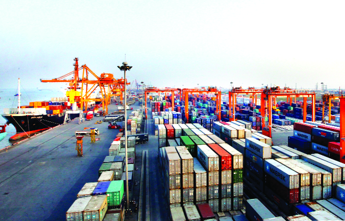 Bốc xếp hàng container tại Chi nhánh cảng Tân Vũ (Công ty CP Cảng Hải Phòng) tại Đình Vũ. Ảnh: Báo Hải Phòng