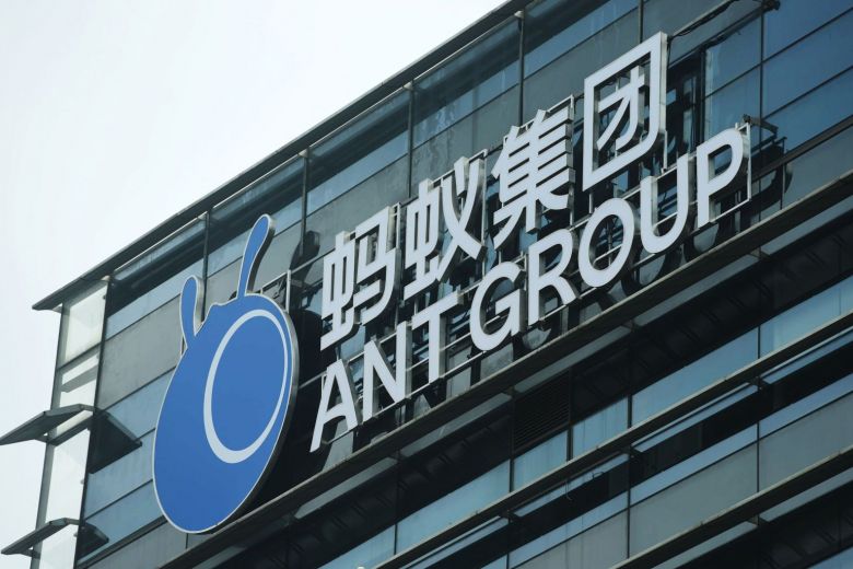 Tập đoàn Ant đặt mục tiêu chia đều lượng chào bán cổ phiếu giữa Hong Kong và Thượng Hải. Ảnh: AFP