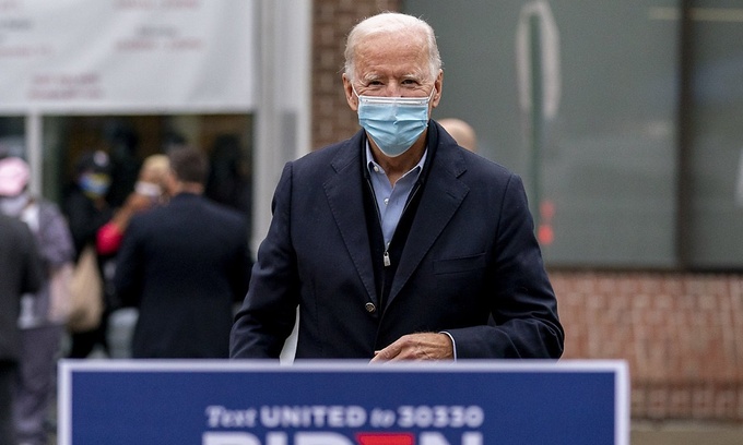 Ứng viên đảng Dân chủ Joe Biden trong cuộc vận động ở Chester, Pennsylvania, hôm 26/10. Ảnh: AP