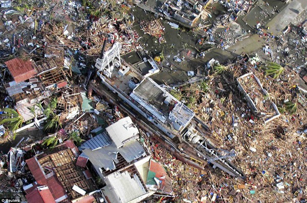 Siêu bão Hải Yến ập vào Philippines, phá hủy 70 – 80% các thành phố mà nó quét qua. Ảnh: Internet.
