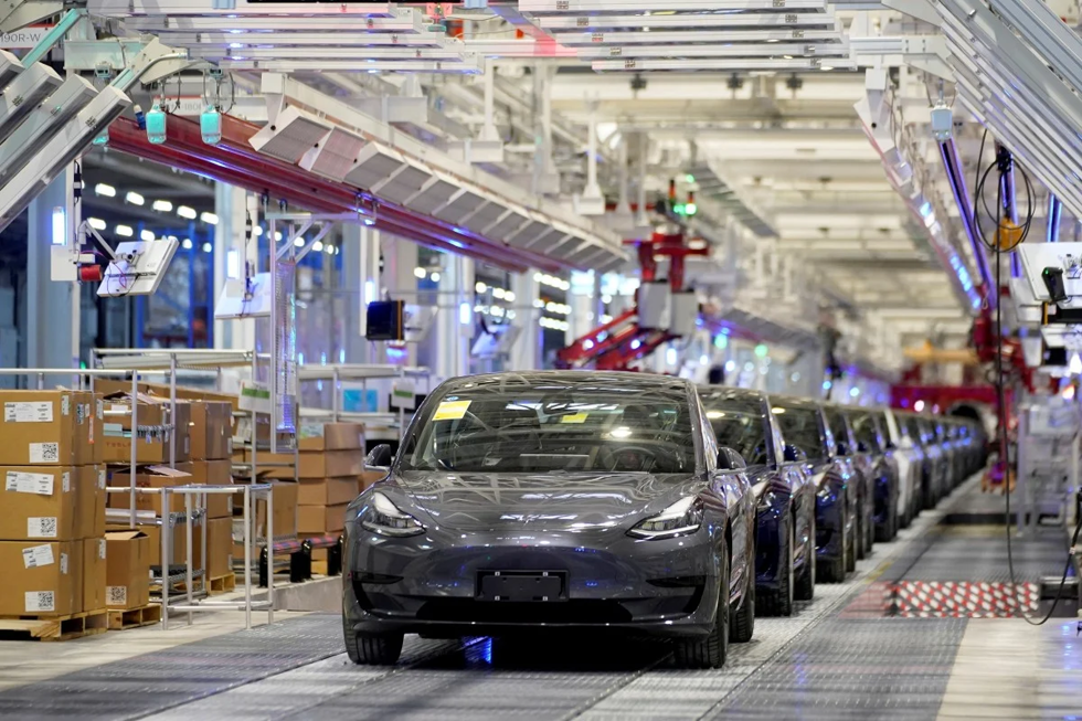 Những chiếc sedan điện Model 3 của Tesla tại Gigafactory 3 của nhà sản xuất ô tô ở Thượng Hải. Ảnh: SCMP