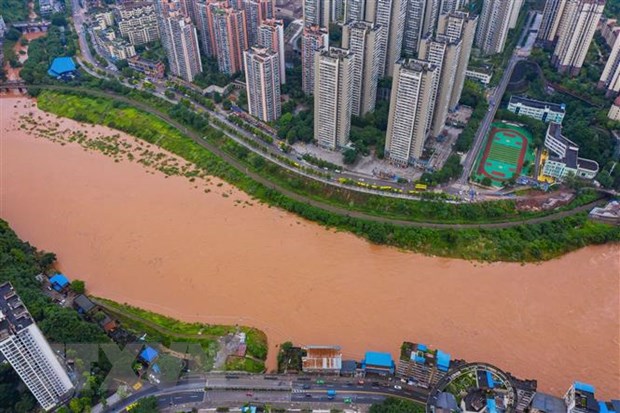 Nước sông dâng cao do mưa lũ tại Trùng Khánh (Trung Quốc). Ảnh: TTXVN.
