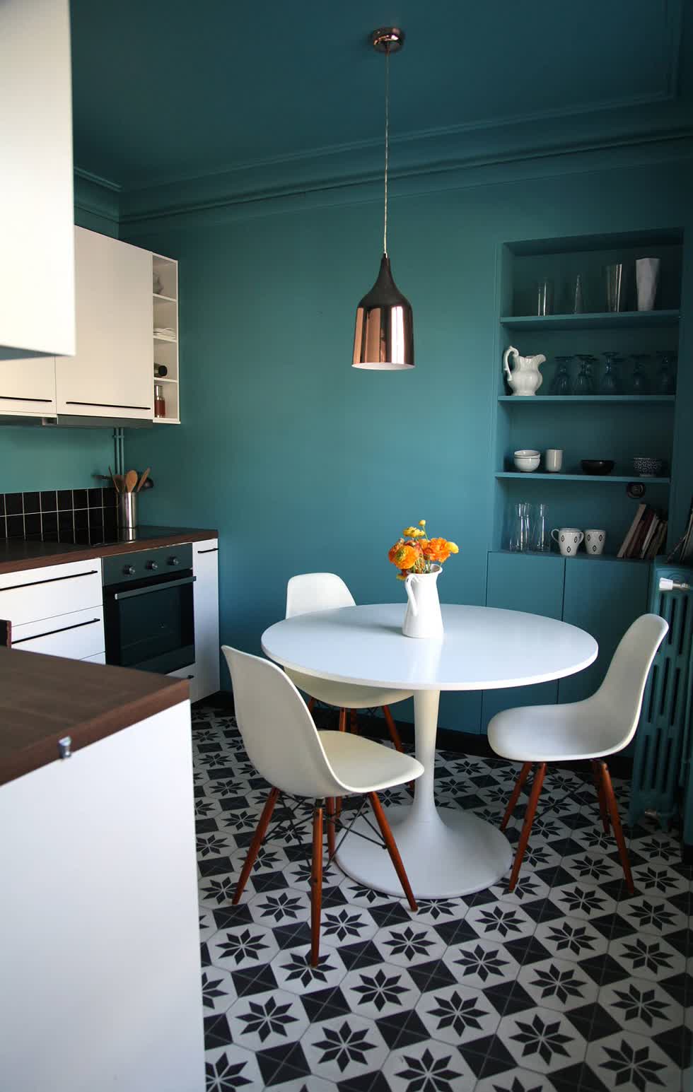 Tìm màu xanh ngọc phù hợp trong căn bếp nhỏ của bạn.
