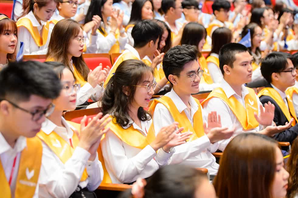 260 sinh viên VinUni háo hức, rạng rỡ trong ngày khai giảng đầu tiên. Ảnh: Khánh Linh