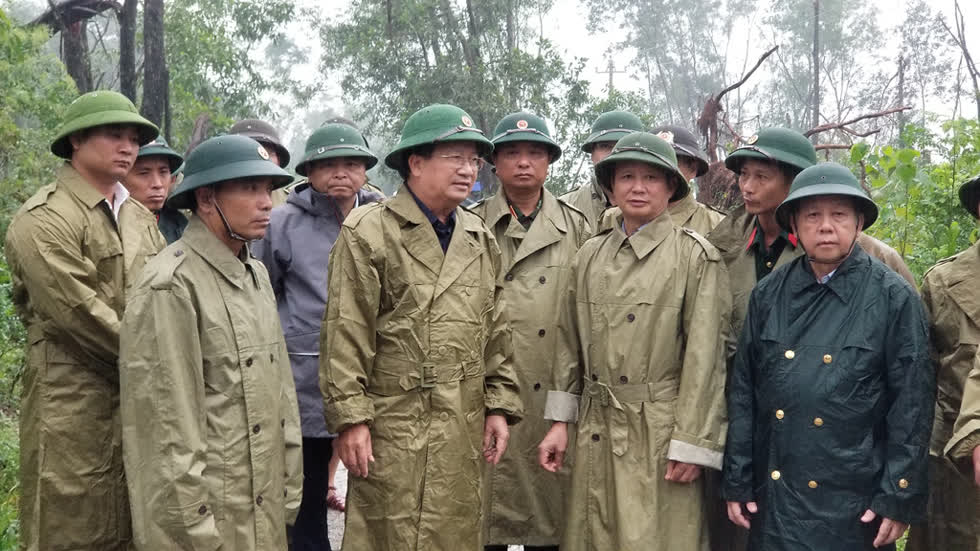 Phó Thủ tướng Trịnh Đình Dũng đã có mặt tại tại khu vực Nhà máy thủy điện Rào Trăng 3.