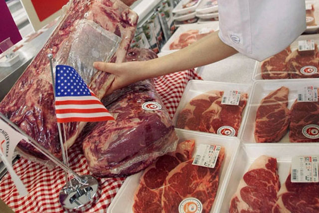   Thịt heo nhập khẩu bán nhiều tại siêu thị ở TP HCM.  