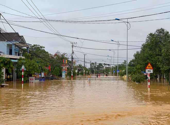 Nước vẫn dâng không ngớt tại các khu vực có địa thế cao ở Quảng Trị. Ảnh: Huy Đạt