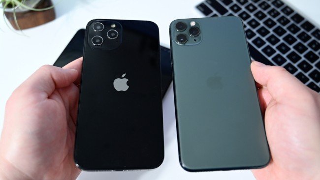   iPhone 12 Pro Max dù lớn hơn 0.2 inch nhưng kích thước tương đương iPhone 11 Pro Max  