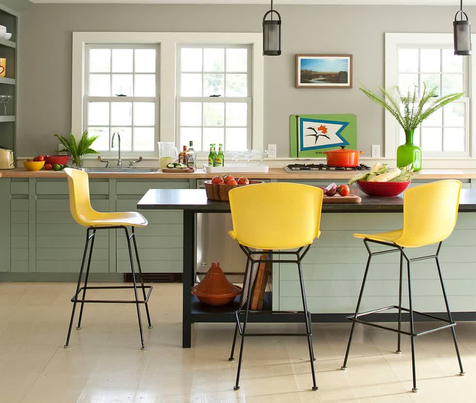   Cách dễ dàng để thêm màu xanh lá cây và màu vàng vào nhà bếp với các điểm nhấn và trang trí.  