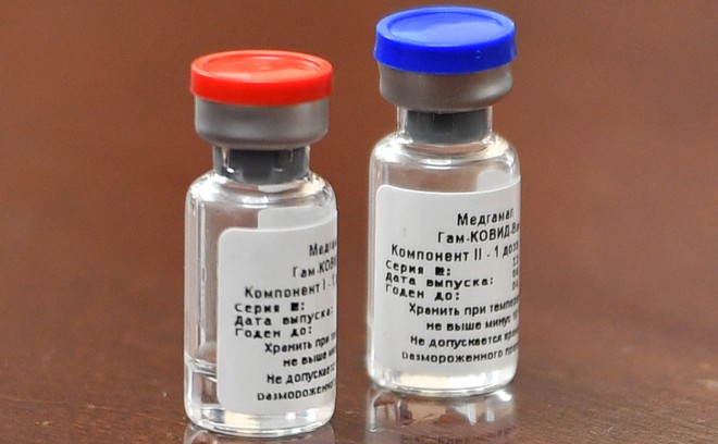Vắc xin COVID-19 Sputnik V của Nga có mức giá tối đa 1.000 rup/liều (tương đương 299.000 đồng/liều). Ảnh: Vladimir Pesnya.