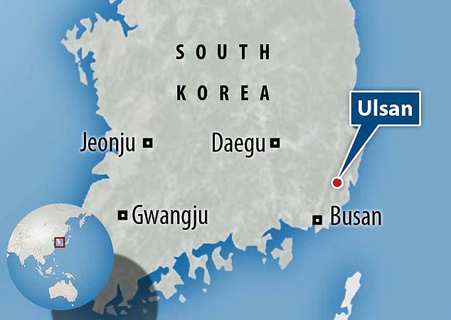   Ulsan là thành phố lớn thứ 8 của Hàn Quốc, với dân số 1,1 triệu người.  