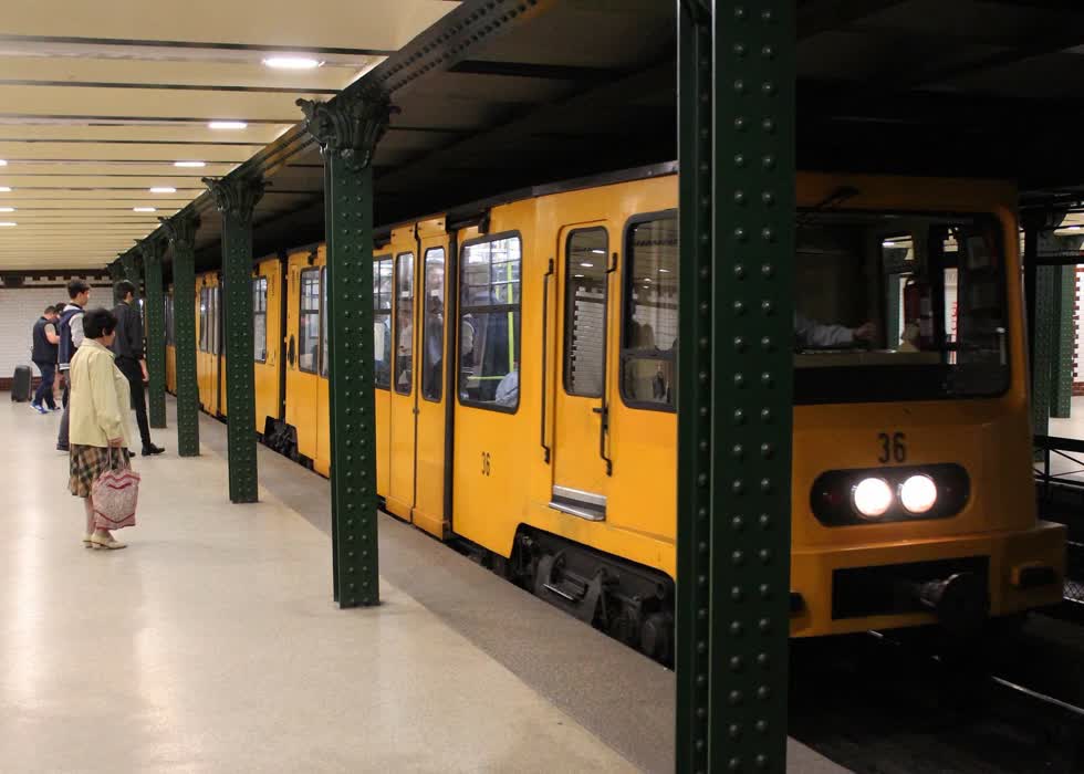  Tàu điện ngầm Budapest Metro. Ảnh: Daily News Hungary  