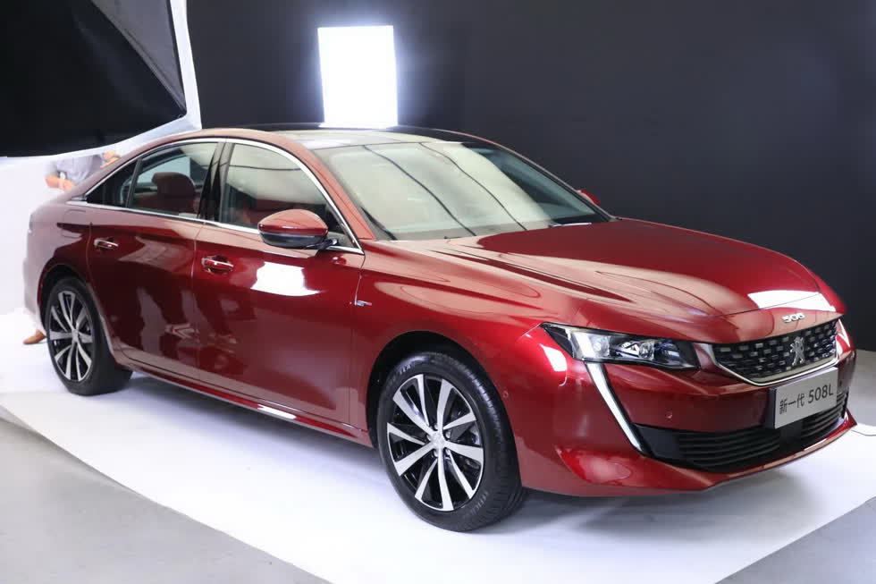 Peugeot 508 L Performance ra mắt đấu với Toyota Camry