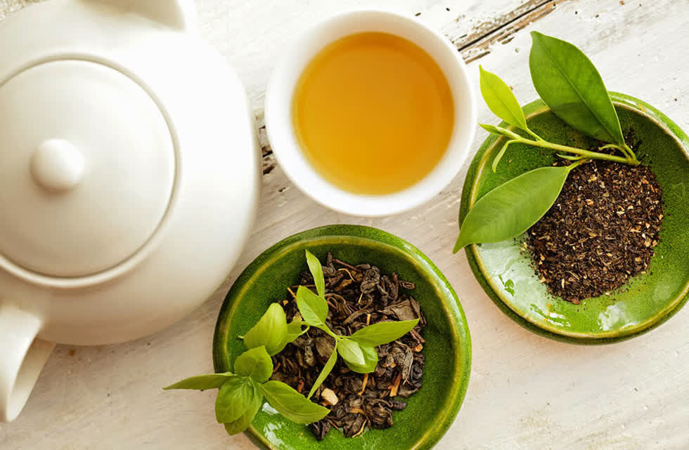 Lá trà khô có tác dụng khử mùi hiệu quả.