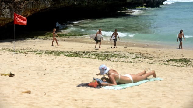 Đảo Bali mới chỉ đón du khách trong nước. Ảnh: AFP.