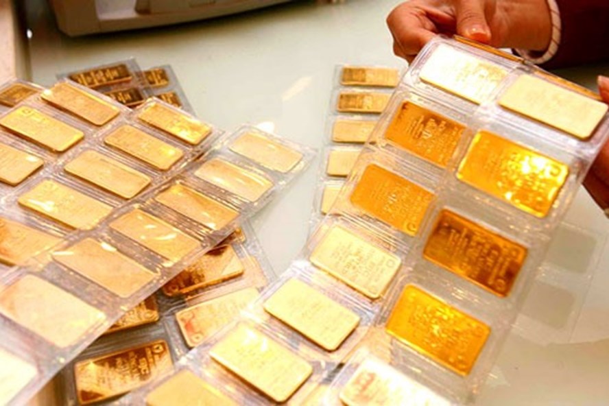 Mỗi lượng vàng miếng SJC đã mất đến 7,5 triệu đồng so với đỉnh 62,4 triệu thiết lập ngày 7/8. Ảnh: TP