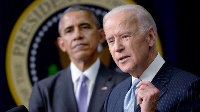 Joe Biden (phải) và Obama tại Washington D.C. tháng 12/2016. Ảnh: Reuters