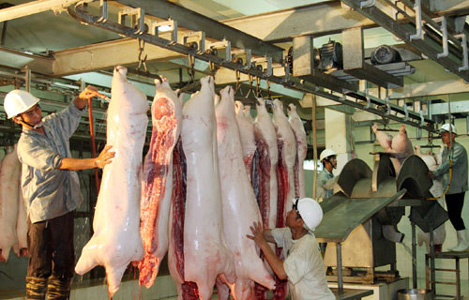 Quản lý chặt tốt việc giết mổ và tiêu thụ các sản phẩm thịt heo cũng là 1 trong những yếu tố quan trọng giúp phòng chống dịch tả heo châu Phi. Ảnh minh họa.