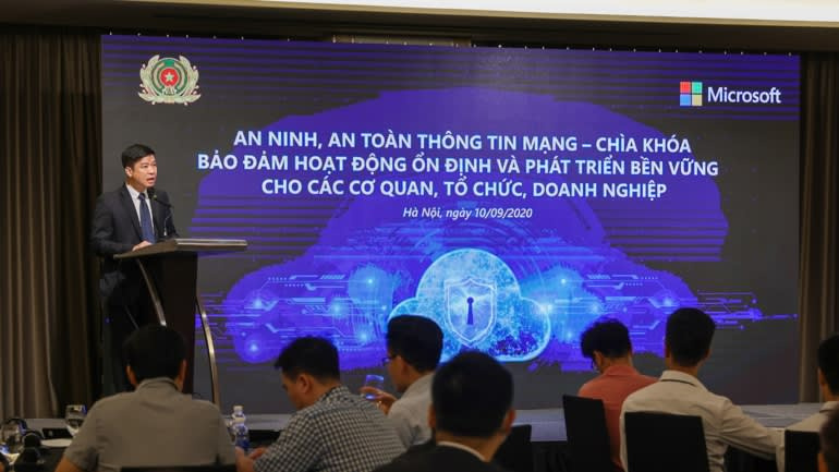 Microsoft là một trong nhiều công ty Mỹ đang đầu tư nhiều hơn vào Việt Nam.Ông Phạm Thế Trường, Tổng giám đốc Microsoft Việt Nam, phát biểu tại sự kiện an ninh mạng ở Hà Nội ngày 10/9.  Ảnh: Nikkei.
